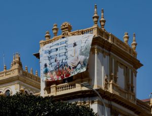 La imagen del paso de Jesús Triunfante ‘La Burrita’ luce en la Diputación como homenaje a la Semana Santa alicantina