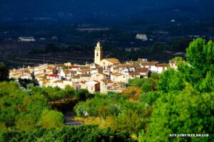 Vistas de Benifallim con el valle al fondo