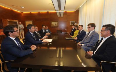 Mazón se reúne con el Cónsul de Ucrania para detallarle la ayuda de la Diputación de Alicante a los refugiados
